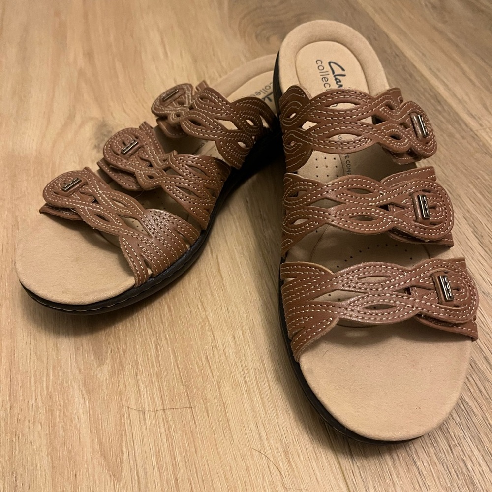 NEW NEVER WORN Clarks Women's Brown Adjustable Three Strap Sandals Size 9